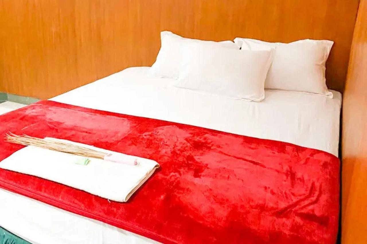 Hotel Shabine Rungkut Mitra Reddoorz Сурабая Экстерьер фото
